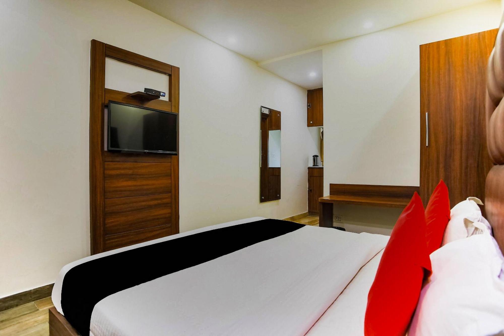 Collection O The Kailash Dev Hotel New Delhi Buitenkant foto