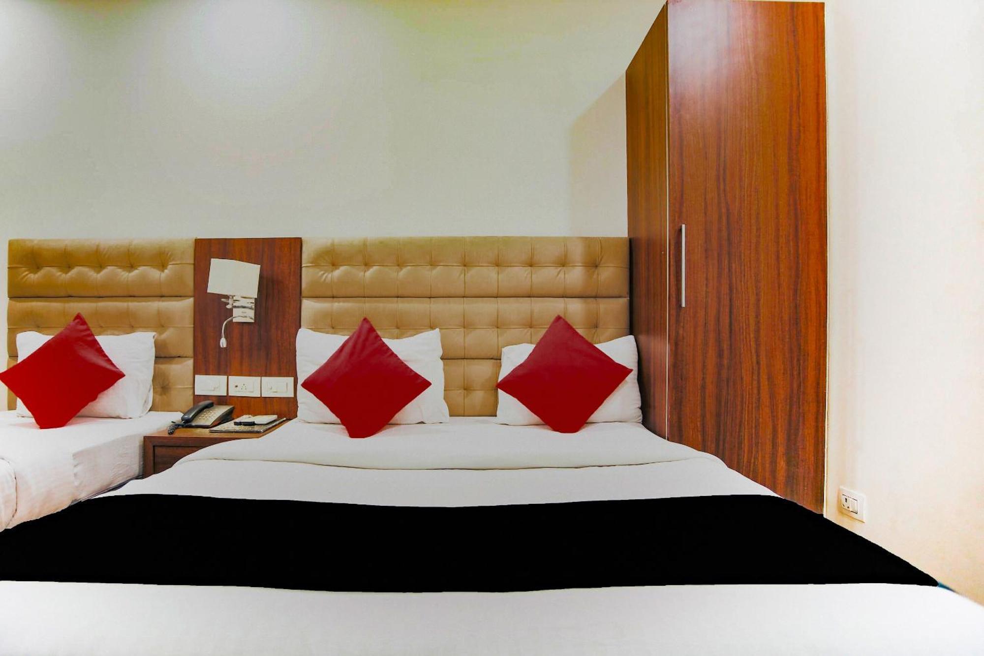 Collection O The Kailash Dev Hotel New Delhi Buitenkant foto