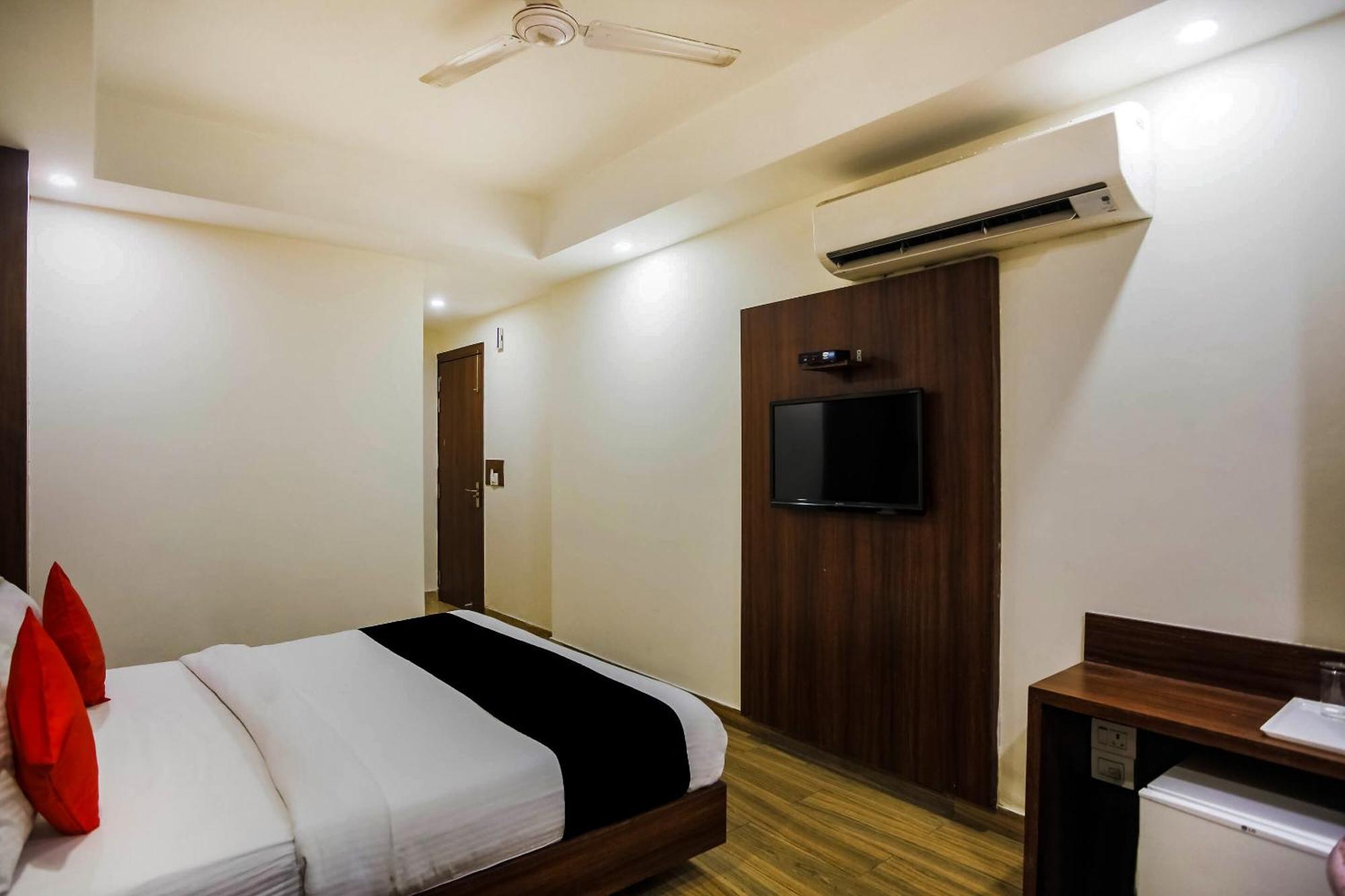 Collection O The Kailash Dev Hotel New Delhi Buitenkant foto