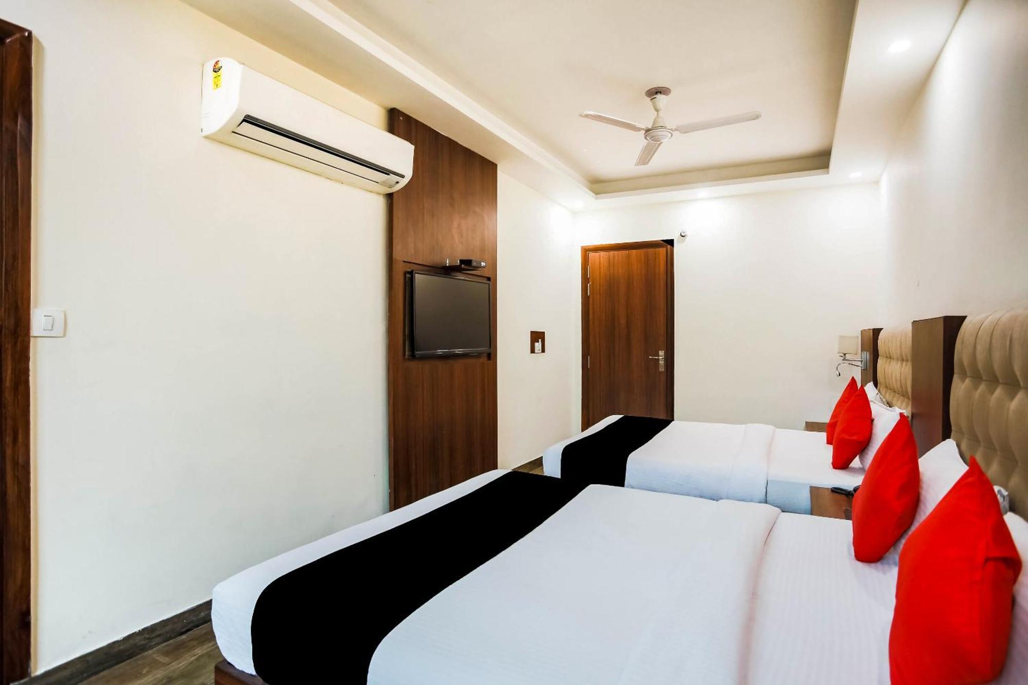 Collection O The Kailash Dev Hotel New Delhi Buitenkant foto