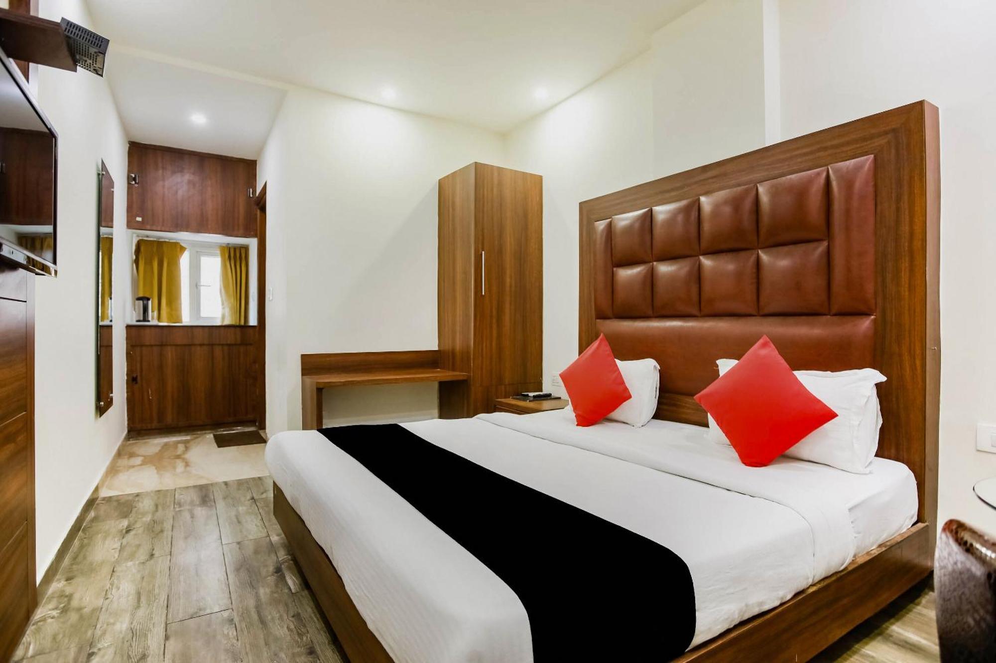 Collection O The Kailash Dev Hotel New Delhi Buitenkant foto