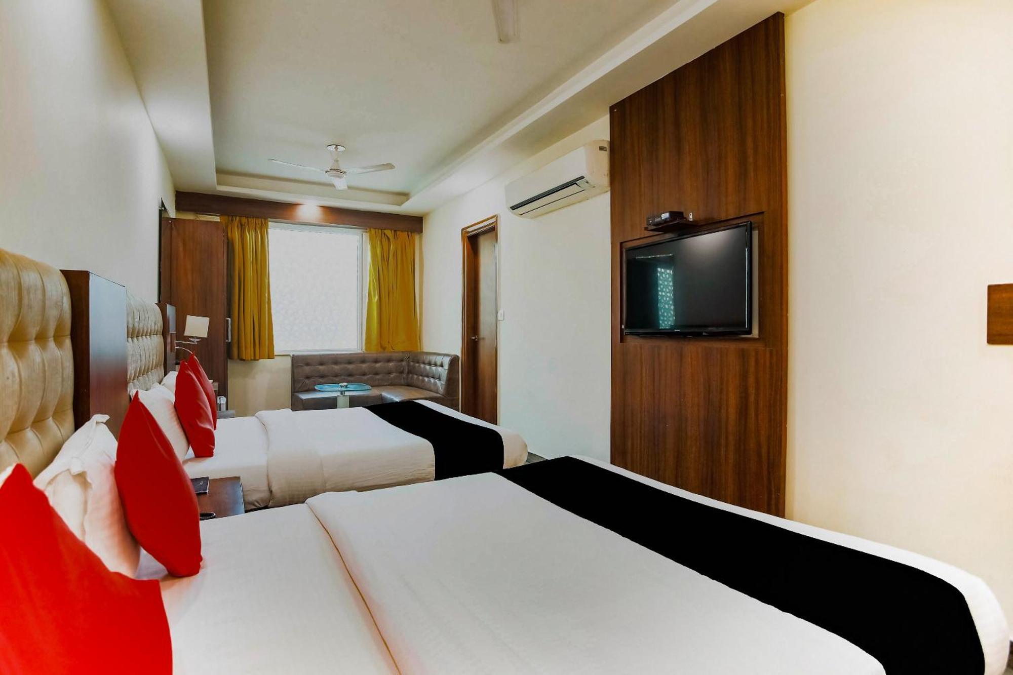Collection O The Kailash Dev Hotel New Delhi Buitenkant foto