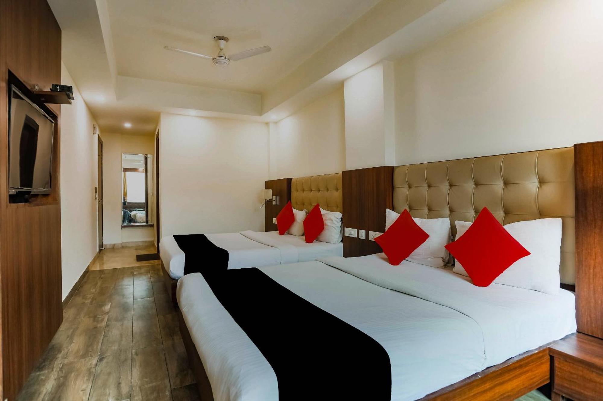 Collection O The Kailash Dev Hotel New Delhi Buitenkant foto