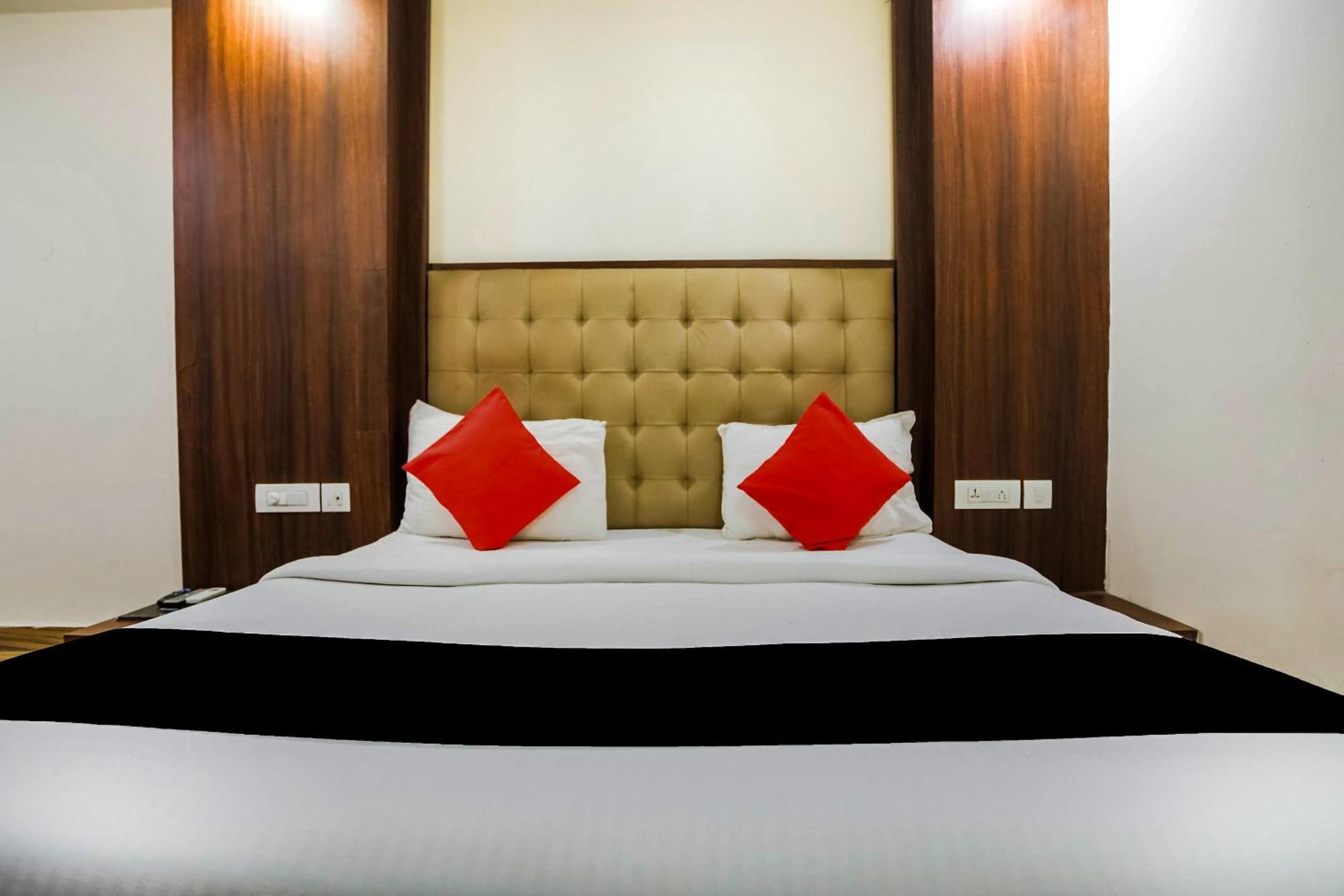 Collection O The Kailash Dev Hotel New Delhi Buitenkant foto