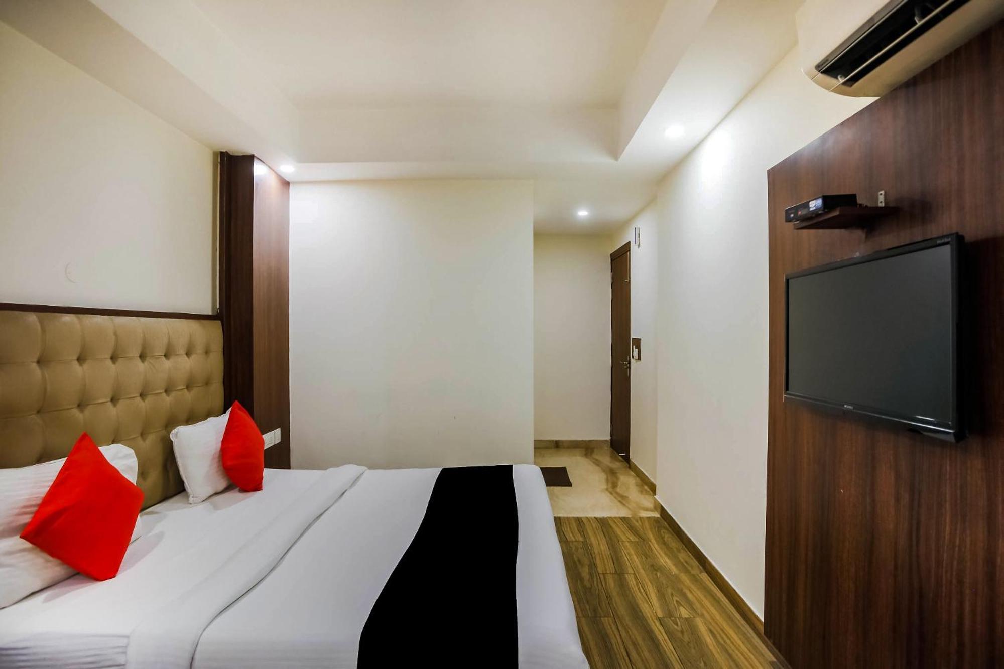 Collection O The Kailash Dev Hotel New Delhi Buitenkant foto