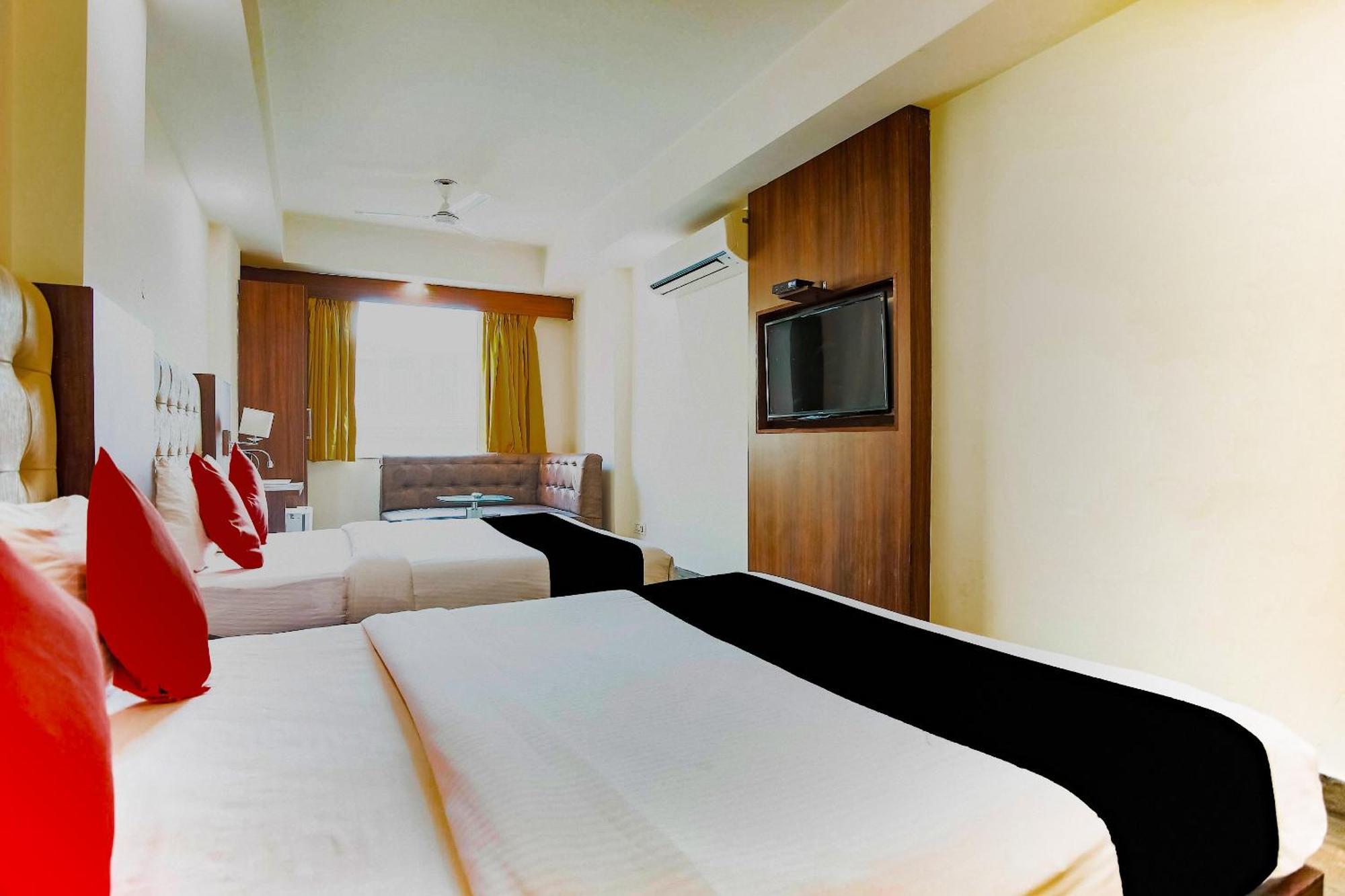 Collection O The Kailash Dev Hotel New Delhi Buitenkant foto