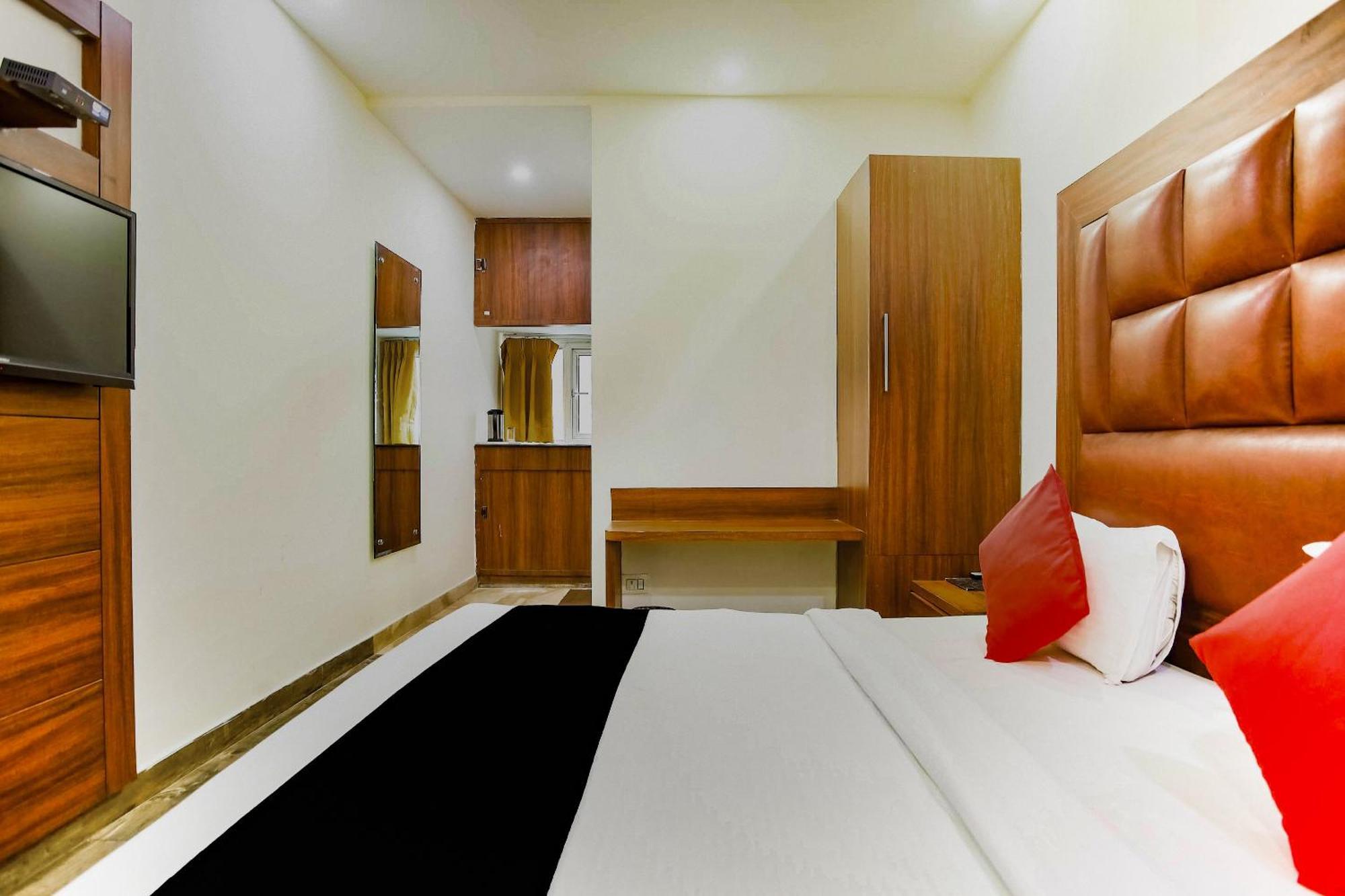 Collection O The Kailash Dev Hotel New Delhi Buitenkant foto