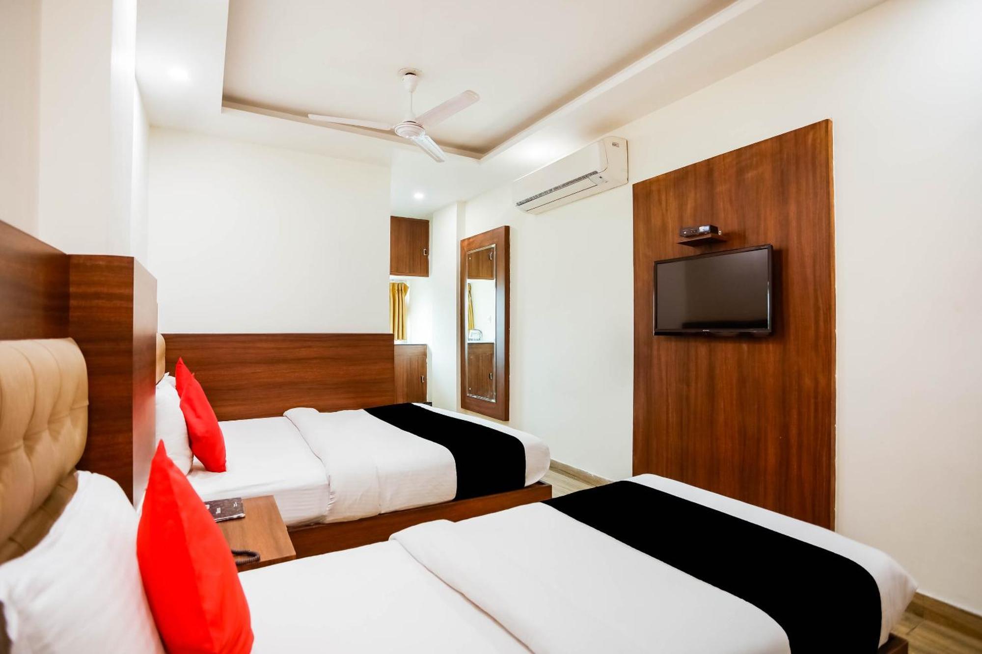 Collection O The Kailash Dev Hotel New Delhi Buitenkant foto