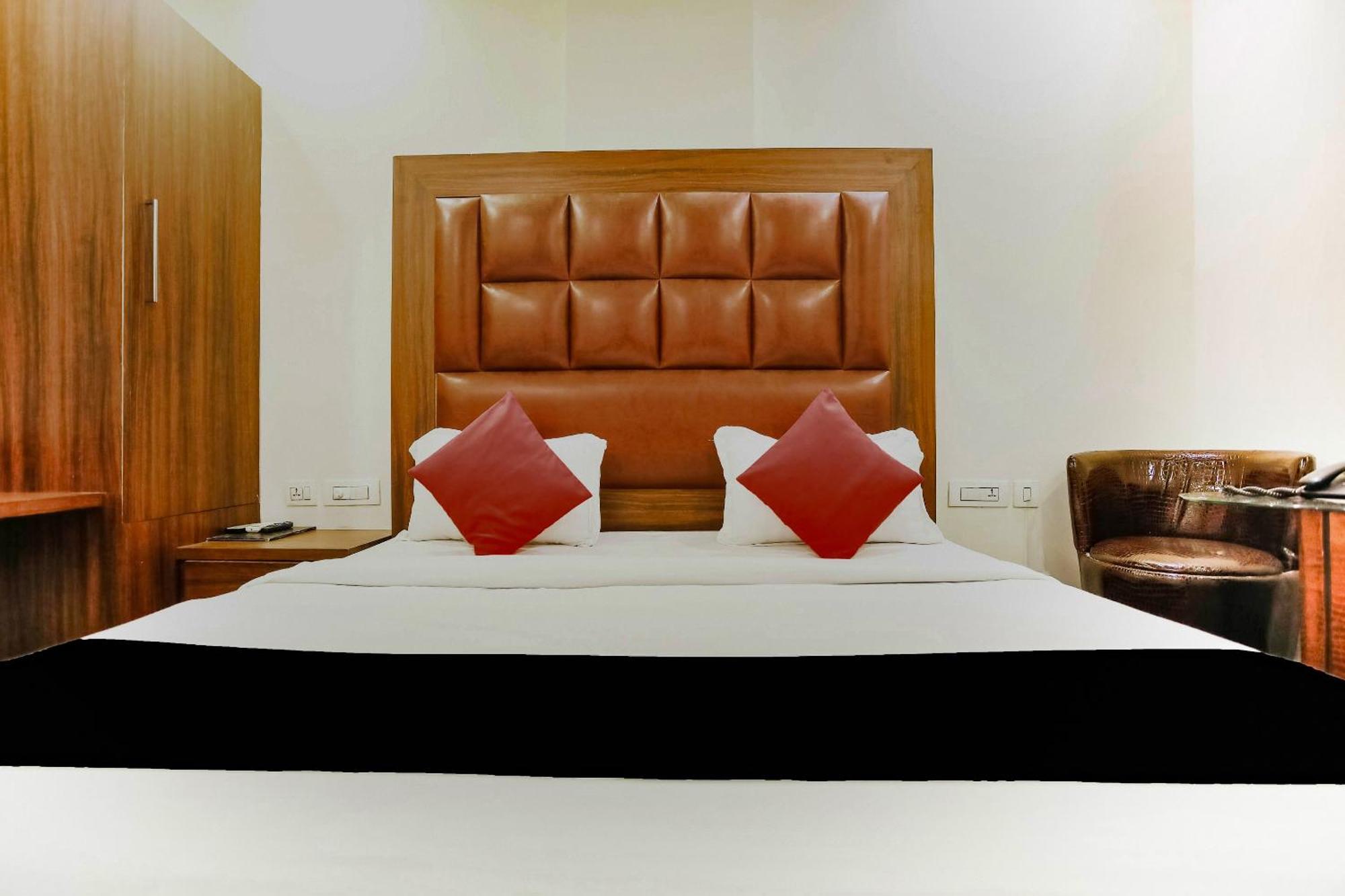 Collection O The Kailash Dev Hotel New Delhi Buitenkant foto